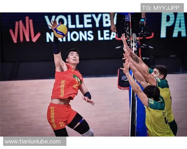 巴西男排与俄罗斯队激战正酣谁将赢得这场巅峰对决